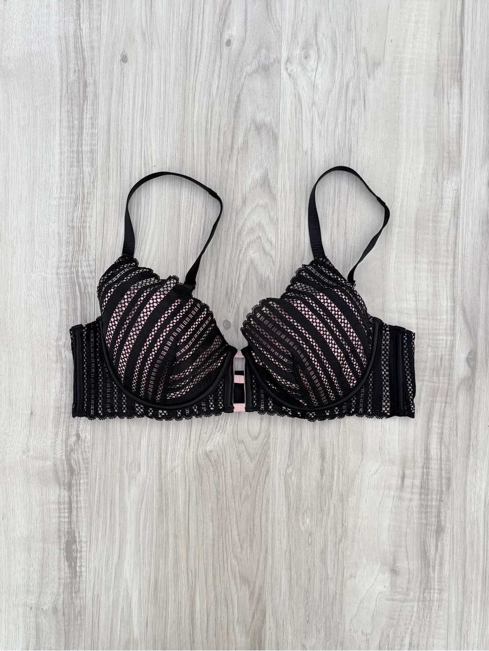 Victoria's Secret Lace Lightly Lined Plunge Bra